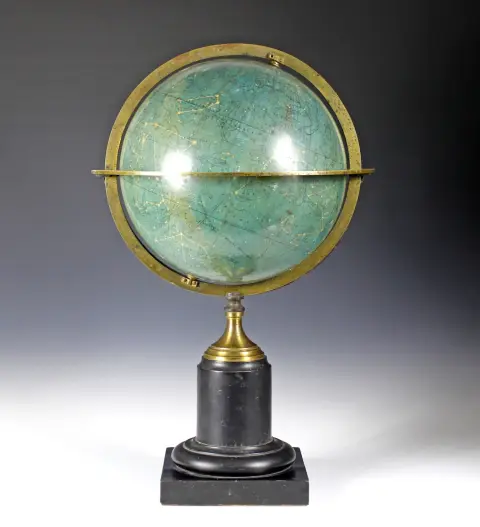 ग्लोब और खगोल विज्ञान – Ch. Simon का खगोलीय गोला। पेरिस, लगभग 1870, गोला अंकित "Globe Céleste dressé par M. Ch. Simon..."