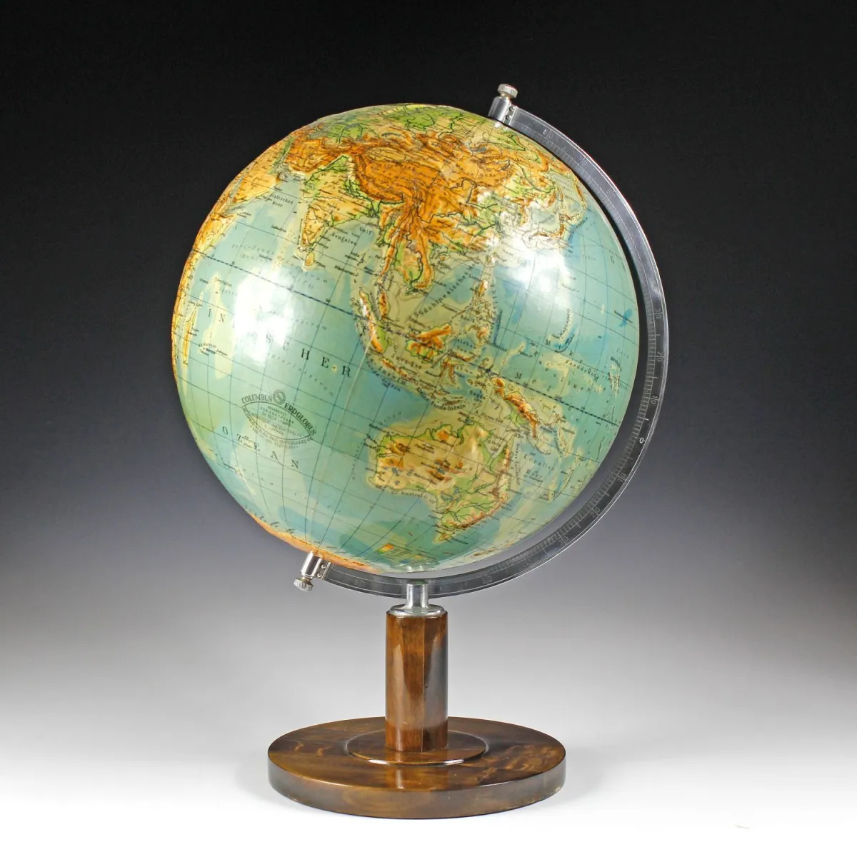 Globe en relief Paul Oestergaard, Berlin, vers 1950