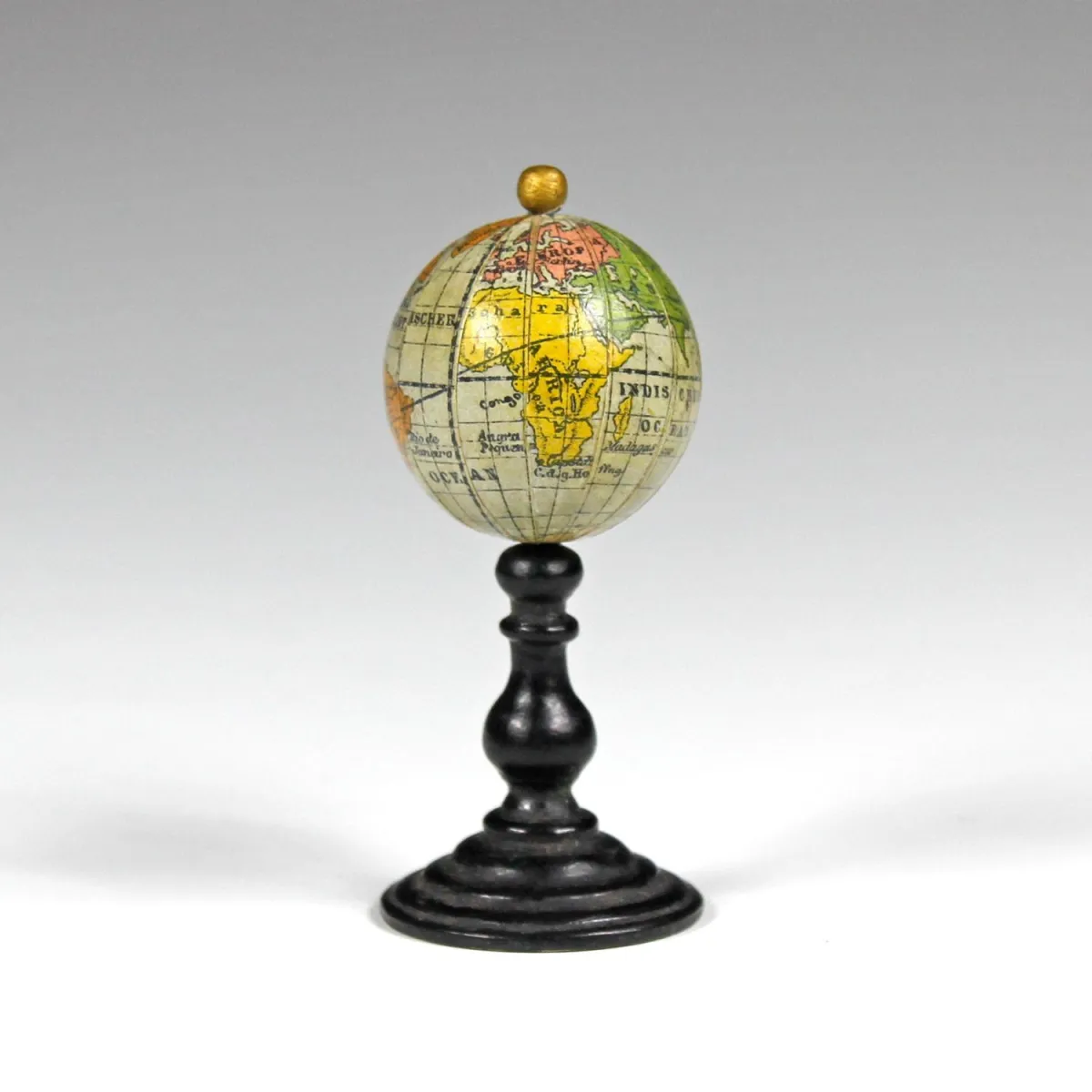 Globes et astronomie – Mini globe terrestre d'Ernst Schotte, Berlin vers 1890