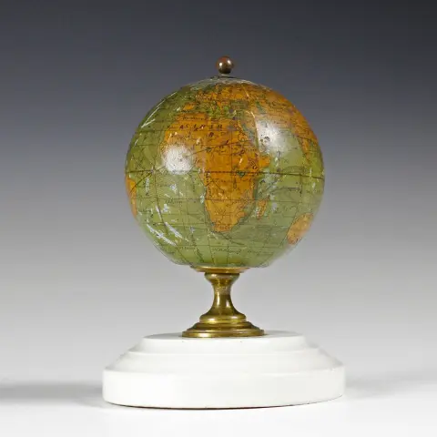 ग्लोब और खगोल विज्ञान – Ernst Schotte का पृथ्वी ग्लोब। बर्लिन लगभग 1875, अंकित "Globe Schotte a Berlin, revue et corrigé par Vivian de…
