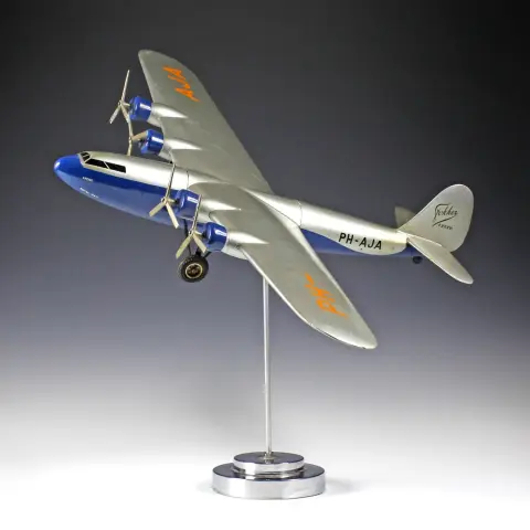 Landmåling, geometri og teknologi – Fokker F 36 flymodell Flygende Hotell. Nederland, rundt 1934, modell av "Köninklijke Luchtvaart..."