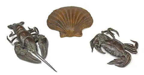 Flora og fauna – To krabber og en musling som galvanoplastiske naturafgange. Metal, omkring 1900. Længder: fra ca. 11 cm til 19 cm