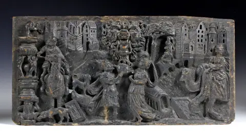 विचित्र वस्तुएँ – शहर के दृश्य वाली बरोक उभरी हुई पट्टिका। दक्षिण जर्मनी 16/17वीं सदी, ऊँटों पर सवार यात्रियों का आगमन…