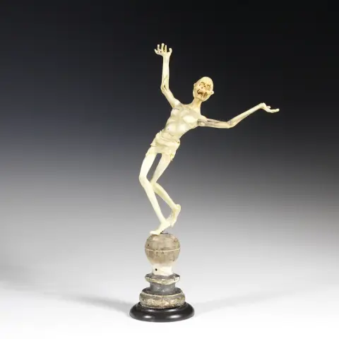 जिज्ञासाएँ – Memento Mori "मृत्यु नृत्य"। अल्पाइन 19/20वीं सदी, नाचता कंकाल, सींग नक्काशीदार, खरादे हुए लकड़ी के...