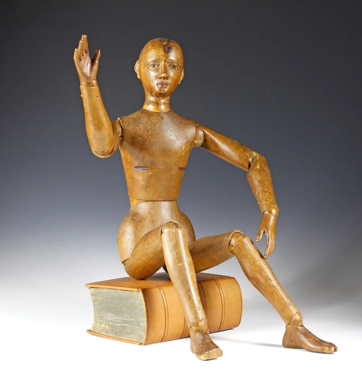 Curiositeiten – Grote gelede ateliermannequin. Eind 19e eeuw