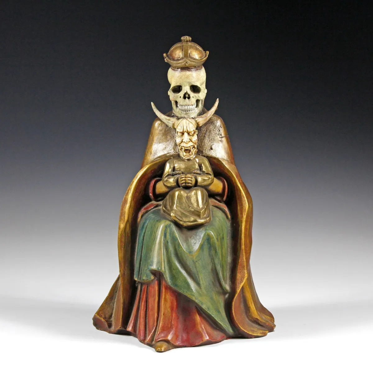 奇珍异品 – Memento Mori“圣母与圣婴”。阿尔卑斯地区，20世纪，椴木雕刻并上色，角雕。高度：约30厘米。