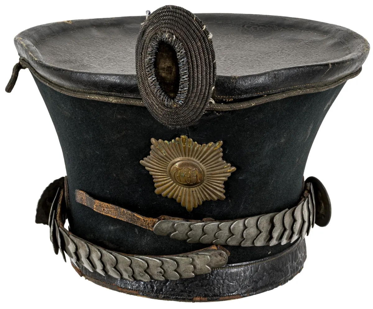 Curiosités – Shako pour un officier. Allemagne, vers 1860