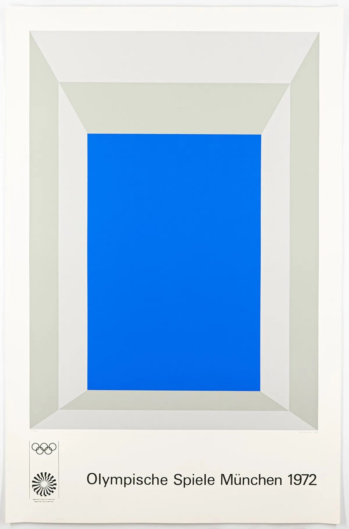 Albers, Josef – 高蓝苍穹（为奥运会而作）。厚铜版纸上彩色丝网印。图案右下方铅笔签名并标注日期，左侧编号，下边缘有丝网印标识及版权。