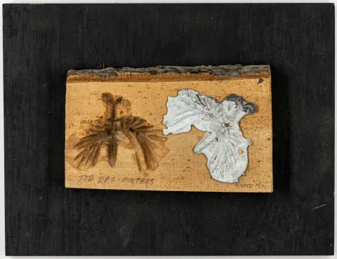 Fluxus – Anatol (eli: Anatol Herzfeld). Kaksi veistosta. Lyijyvalua puulle. 1986 ja 1992. Erilaisia formaatteja. I. Perhosen kuolema.…