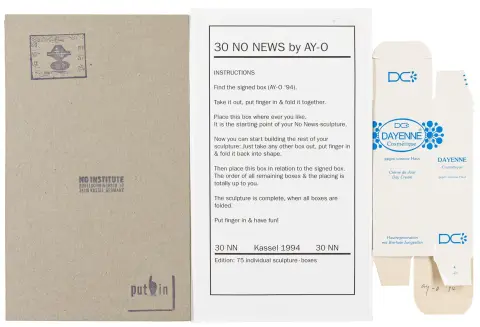 Fluxus – AY-O. 30 NO NEWS. 57 pappesker i en pappeske, hvorav 1 signert og datert. 1994. 8 x 27 x 16 cm. Utgitt av…