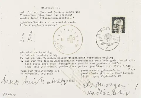 Fluxus – Beuys, Joseph. besser heute aktiv. Monogrammoitu ja useasti leimattu lentolehtinen omakätisellä tekstillä. Vasemmalla keskellä…