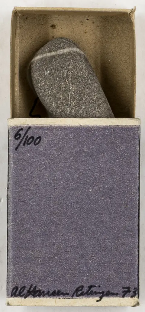 Fluxus – Hansen, Al. 收藏含1件多版艺术品、2张签名卡片和2本（1本签名）图录。1973-1996年。
