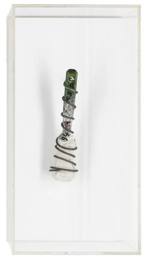 Fluxus – Paeffgen, Claus Otto. 无题。用过的画笔、石膏和粗铁丝。笔杆上标有字母组合签名并注明日期。1994年。