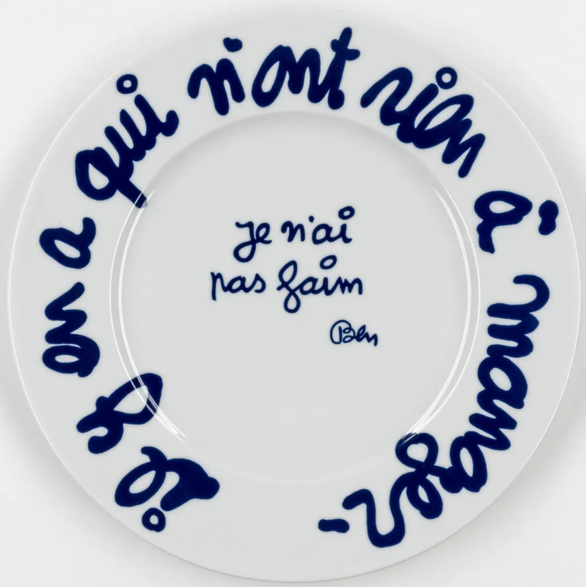 Fluxus – Vautier, Ben. Vertical Line - Horizontal Line. 2张印刷并打孔的纸卡，附2根绳。一张卡片背面签名…