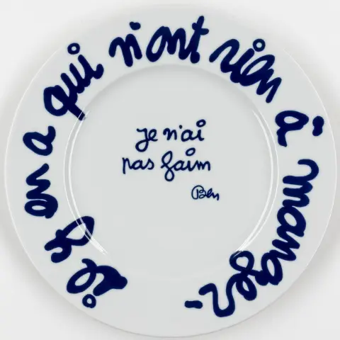 Fluxus – Vautier, Ben. Vertical Line - Horizontal Line. 2 bedrukte en geperforeerde kartonnen kaarten met 2 koorden. Eén kaart verso gesigneerd...