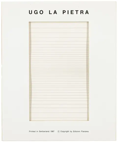La Pietra, Ugo – Campo tissurale. Strisce di carta e plastica montate sotto pellicola trasparente in custodia tipografica…