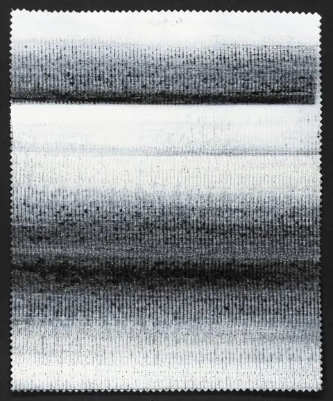 Mack, Heinz – Struttura bianco-nera. Gessetto colorato bianco e nero su cartone nero, tagliato ai bordi con motivo a zigzag,…