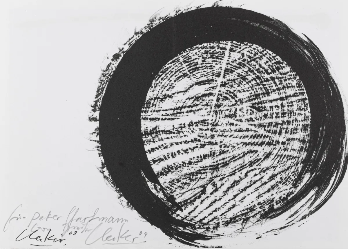 Uecker, Günther – 年轮(Erker-Galerie St.Gallen 新年问候)。手工纸石版画。左下角铅笔签名、注明日期并题赠,版上亦有签名和日期。2003/2004。图案尺寸:30.5 x 32.5 厘米。纸张尺寸:30.5 x 43 厘米。