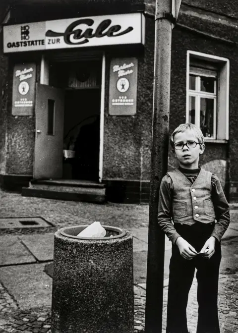 Christel, Detlef – Zonder titel. (Kinderen, Berlijn). Zilvergelijk op fotopapier. Vintage.