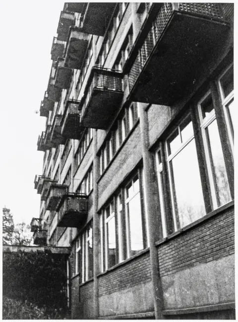 Förg, Günther – Zlijn. Série de 5 (dont 2 doublons) photographies. Vintage. Gélatine argentique. Toutes les œuvres signées et datées au verso.