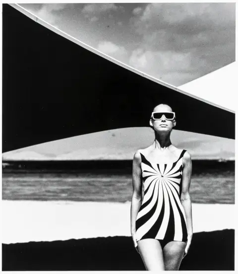 Gundlach, Franz Christian – Op-Art Design, Athènes, Brigitte Bauer. Gélatine argentique. Signé, titré et daté au verso. 1966/tirage ultérieur.