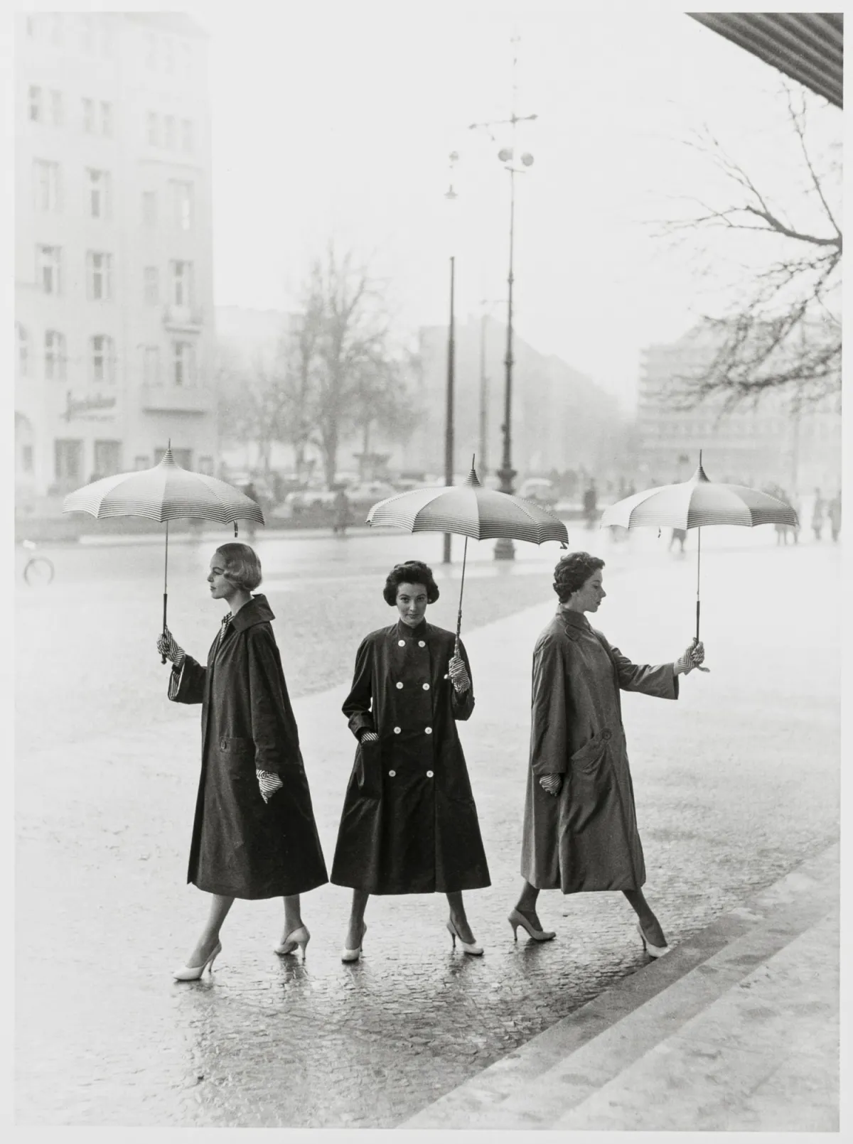 Gundlach, Franz Christian – Regenwetter aufgeheitert。银盐明胶。背面签名，附题赠并注明日期"1994"。1955年/后期冲印。