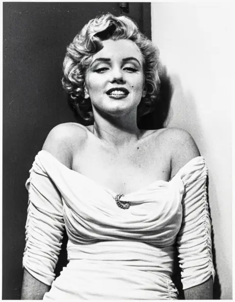 Halsman, Philippe – Marilyn Monroe. Fotografija. Srebro-želatina. Na poleđini s pečatom copyrighta i numeracijom. Primjerak: 37/250.