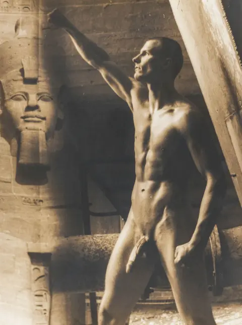 Homoseksualnost – LGBTQ – Kingdome 19 (to jest Daniel Schunack). Treasures of Egypt I. Tri fotografije akta