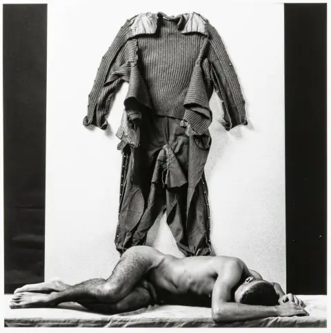 Homosexualité - LGBTQ – Manen, Hans van. Undressed. Gélatine argentique sur carton fin. Vintage.
