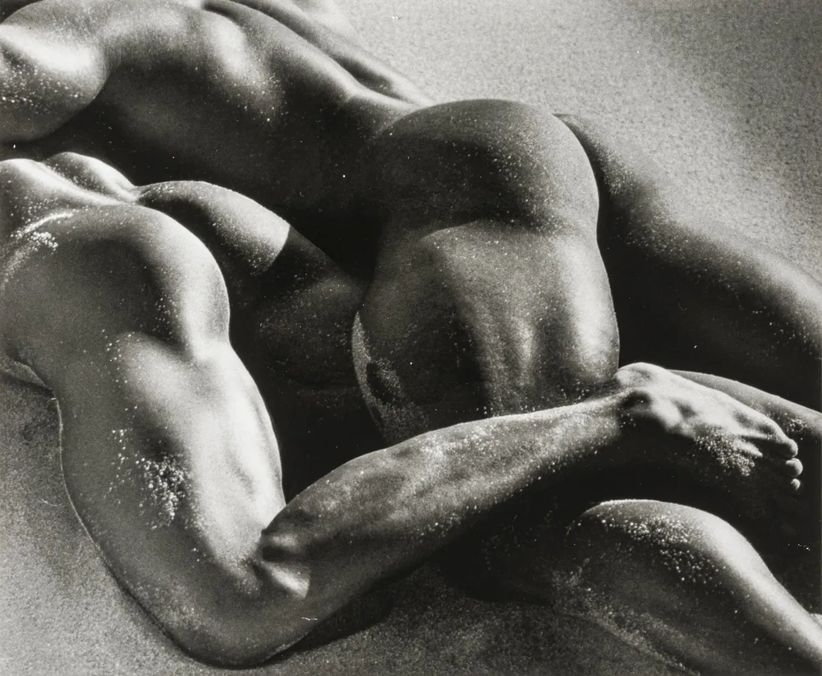 同性恋 - LGBTQ – Ritts, Herb. Duo IV, Mexico. 银盐明胶。Vintage。背面铅笔标注"52/B Herb Ritts 17 x 21"…