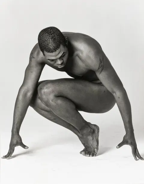 Homosexualité - LGBTQ – Collection de 10 nus masculins de différents photographes. Gélatino-argentique. Vintages.