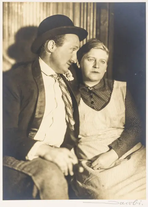 Jacobi, Lotte – Hans Albers et Lucie Höflich dans « Die Verbrecher » de Ferdinand Bruckner. Photographie originale. Vintage.