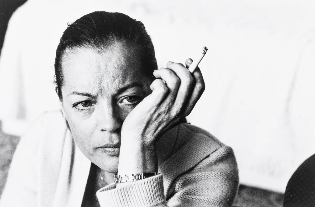Lebeck, Robert – Romy Schneider。原始照片。后期冲印。明胶银盐。背面签名并有印刷标注。