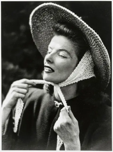 Munkacsi, Martin – Katherine Hepburn. Gélatine argentique sur papier photo