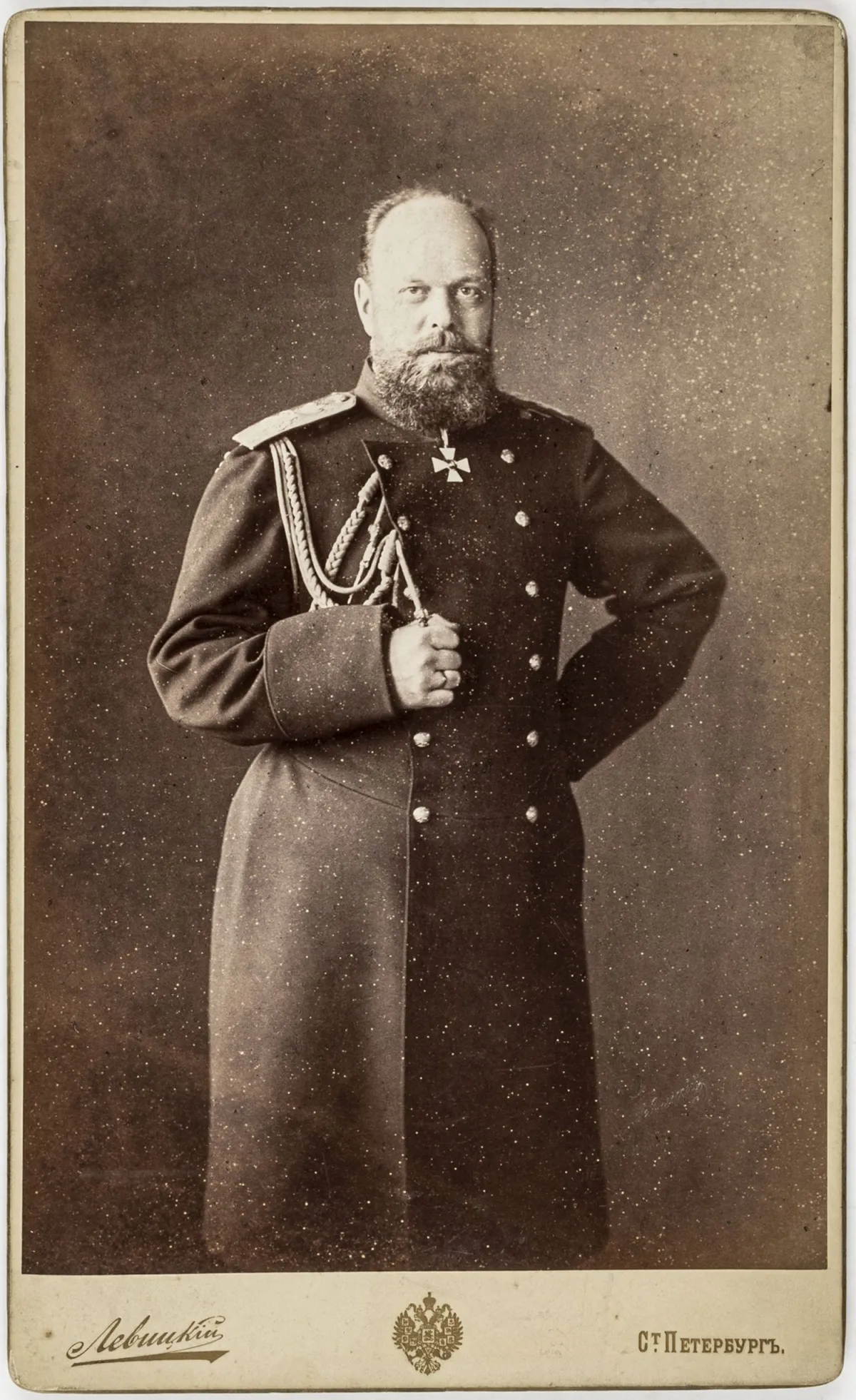 Dynastie Romanov – Tsar Alexandre III de Russie (portrait royal, à mi-corps, debout), en uniforme