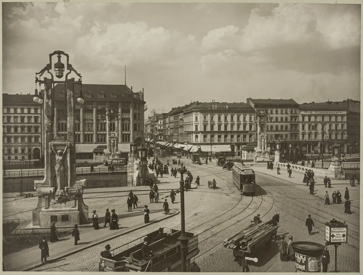 Rückwardt, Hermann – 柏林克罗伊茨贝格区奥拉宁广场,Bruno Shmitz 1906年改造后。三张原始摄影作品。Vintage。
