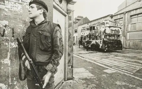 Spremberg, Hans-Joachim – Zbirka od 14 (3 u boji) originalnih fotografija sukoba u Sjevernoj Irskoj. Vintage. Srebrna želatina. 1976.