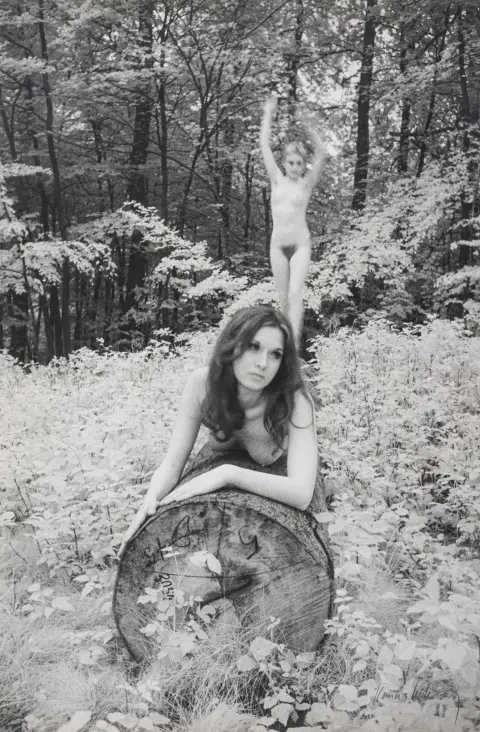 Székessy, Karin – Balance. Gélatine argentique sur papier photo mat. Vintage. Signé en bas à droite, titré et tamponné au verso.