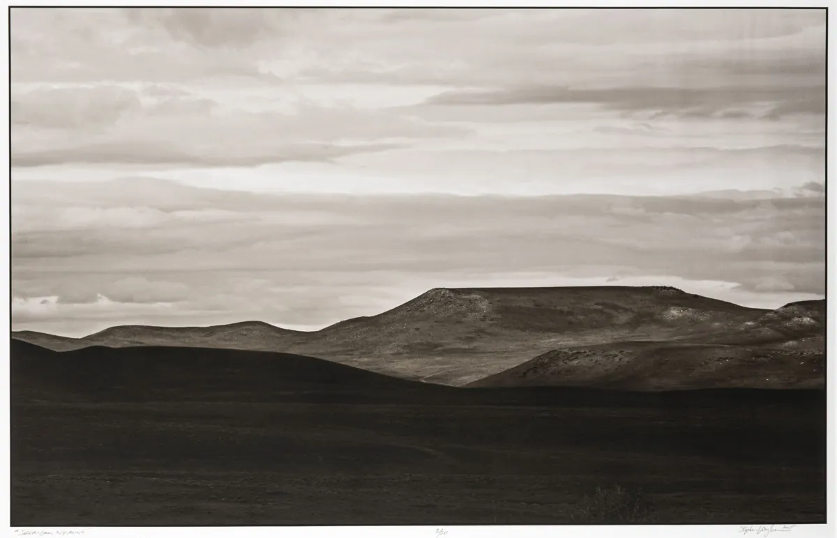 Vaughan, Stephen – Sheridan, Wyoming。厚犊皮纸上的艺术微喷。画面下方铅笔签名、日期、编号及题名…