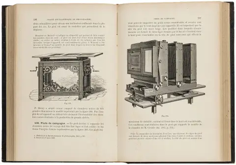 Fotobøker – Fabre, Charles. Traité encyclopédique de photographie. 4 bind. Med 724 tekstfigurer i tresnitt og 2 fotogravyrer. Paris,…