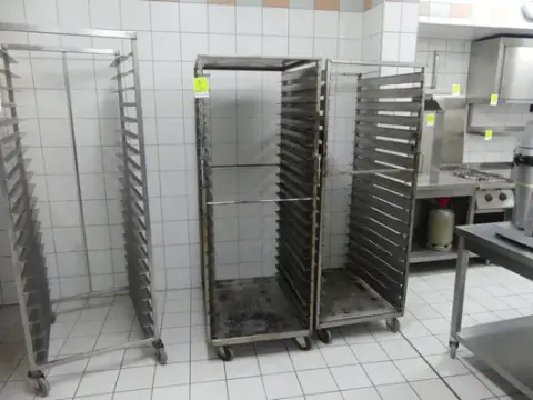 2 pinokärryä