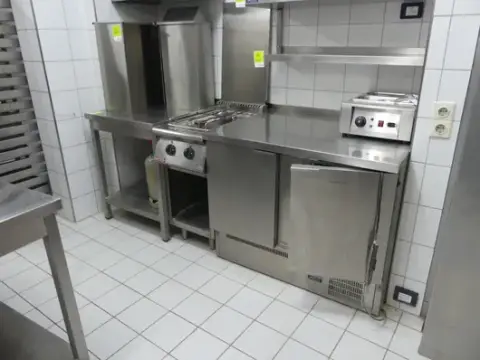 Ruostumaton työtaso, 3-osainen, silikonoitu, ilman sisältöä