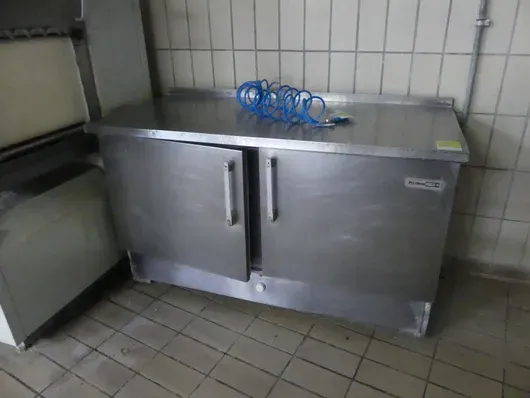 KÜHLLEG 不锈钢冷藏台（有故障），不含内容物