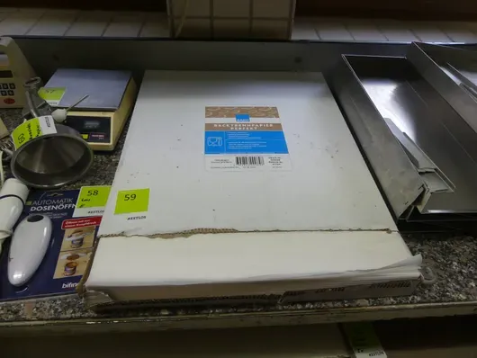 Sekalainen leivinpaperia