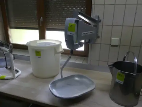 Mekaaninen seinä-kallistusvaaka
