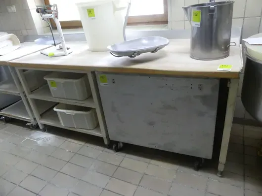 Leipomon työpöytä, ilman sisältöä