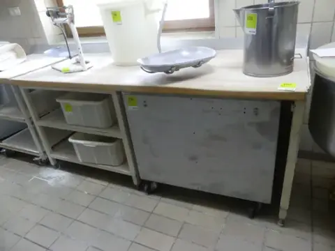 Leipomon työpöytä, ilman sisältöä