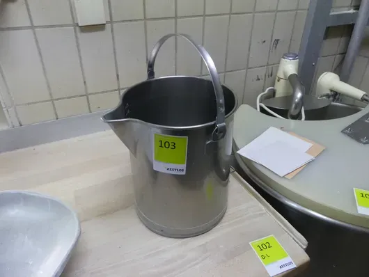Ruostumattomasta teräksestä valmistettu mittakuppi