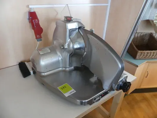 آلة تقطيع BERKEL