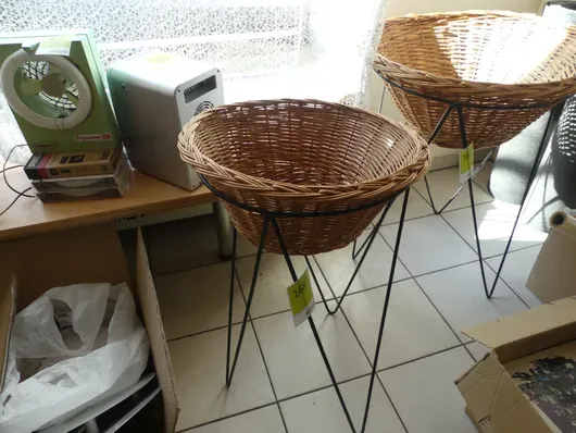 Expositor/cesta con soporte